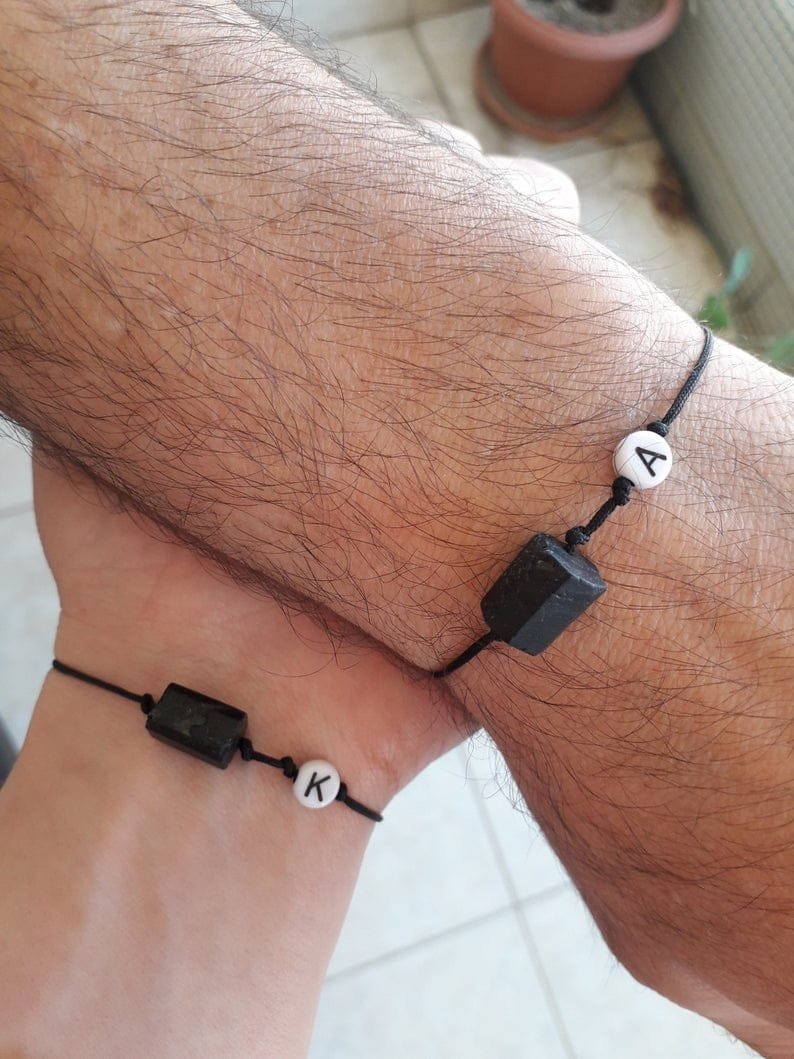 Pulseras Para Pareja Turmalina Negra Letra - Image 2